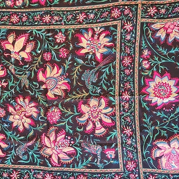 Vintage UN Plaza Textile Collection Series VII 34 inch silk square - Picture 4 of 4